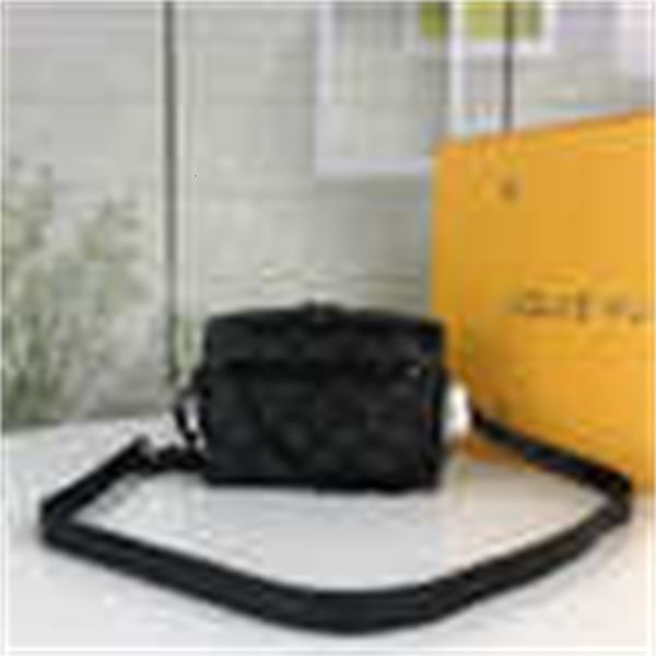 bags cross m68906 44480 2020 spring and summer women's brand new handbags iconic handles shoulder bags totes designer luxury body bag c
bags cross m68906 44480 2020 spring and summer women's brand new handbags iconic handles shoulder bags totes designer luxury body bag c
