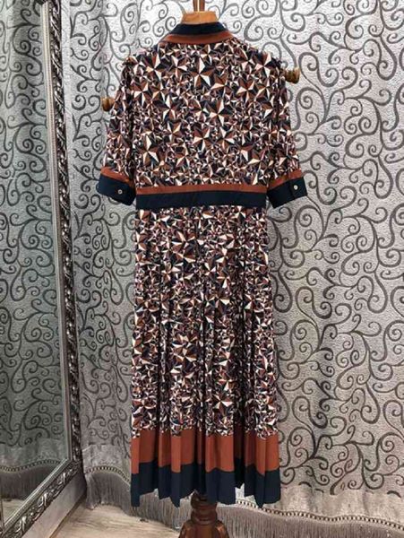capris cotton 2021 summer style women turn-down collar geometric print short sleeve mid-calf length pleated, Black;gray
capris cotton 2021 summer style women turn-down collar geometric print short sleeve mid-calf length pleated, Black;gray