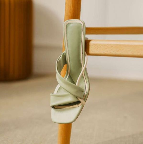 slippers sandals 2021 female summer color matching lazy shoes high-heeled all-match fashion trend, Black
slippers sandals 2021 female summer color matching lazy shoes high-heeled all-match fashion trend, Black