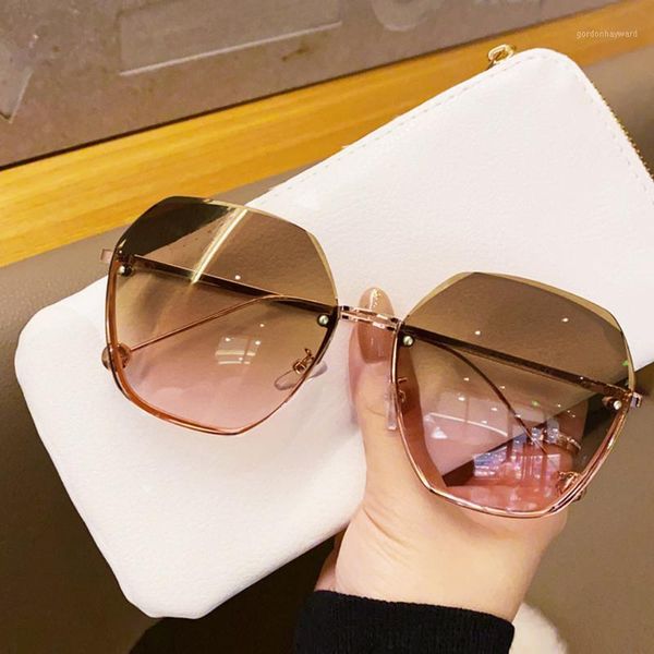 half metal frame sunglasses vintage trimming trendy gradient lenses sun glasses personality street beat goggle uv400, White;black
half metal frame sunglasses vintage trimming trendy gradient lenses sun glasses personality street beat goggle uv400, White;black