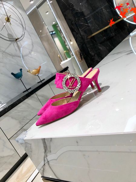 2021 designer luxurys slippers women sandals fashion beach shoes flip flops flat non-slip classical hole slipper with box size 35-41 -g19, Black
2021 designer luxurys slippers women sandals fashion beach shoes flip flops flat non-slip classical hole slipper with box size 35-41 -g19, Black