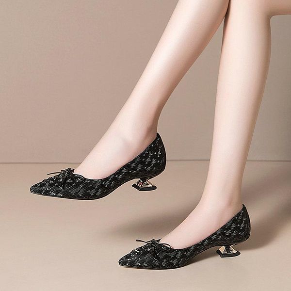 dress shoes large size 34-43 women poined toe party pumps colors genuine leather vintage strange med heeled brand woman, Black
dress shoes large size 34-43 women poined toe party pumps colors genuine leather vintage strange med heeled brand woman, Black