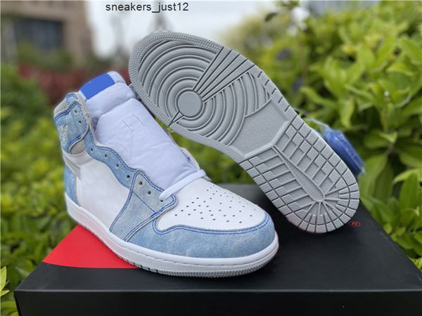 1 high og hyper royal light smoke grey white men athletic outdoor shoes quality jumpman 1s mens sports sneaker
1 high og hyper royal light smoke grey white men athletic outdoor shoes quality jumpman 1s mens sports sneaker