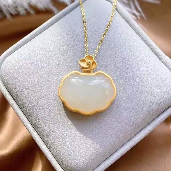 chains exquisite craftsmanship natural hetian jade peace lock cloud-shaped necklace pendant simple and small lady's jewelry, Silver
chains exquisite craftsmanship natural hetian jade peace lock cloud-shaped necklace pendant simple and small lady's jewelry, Silver