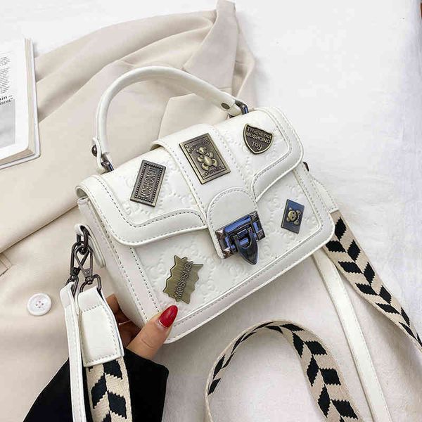 2022 factory wholesale female fashion rivet bag fashion net red one shoulder messenger chain small square bag
2022 factory wholesale female fashion rivet bag fashion net red one shoulder messenger chain small square bag