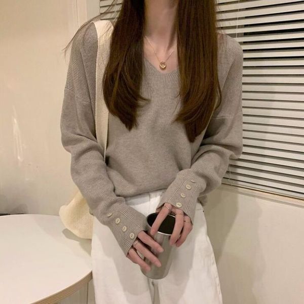 women's sweaters woman autumn winter gentle v-neck sweater loose inner wear long-sleeved knitted top, White;black
women's sweaters woman autumn winter gentle v-neck sweater loose inner wear long-sleeved knitted top, White;black