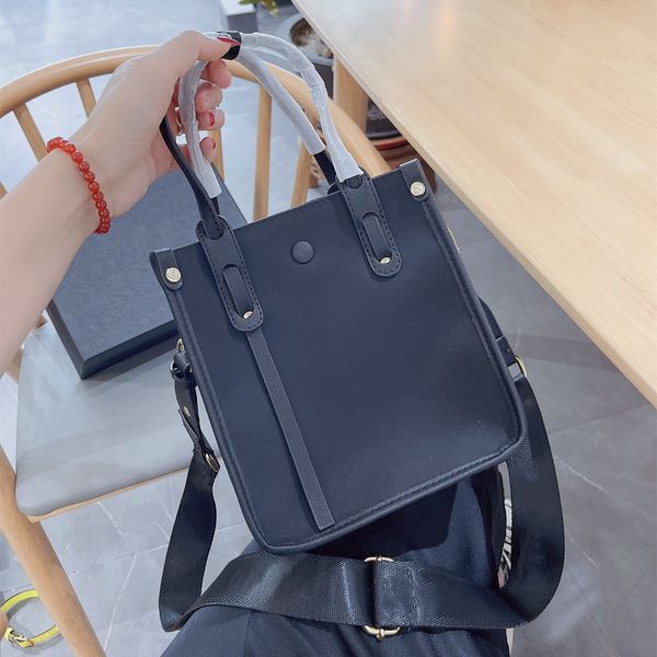 mini mens shoulder phone bags designer nylon crossbody bag fashion handbag purses wallets men cross body solid black quality
mini mens shoulder phone bags designer nylon crossbody bag fashion handbag purses wallets men cross body solid black quality