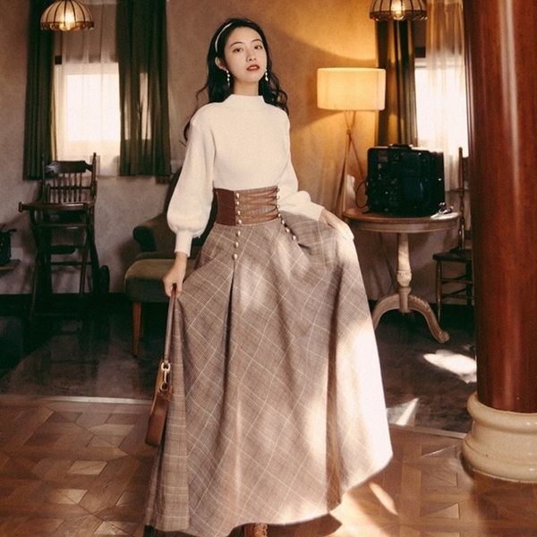 two piece waist wool drs, white sweater, belt, cuffs, lanterns, medium and high collar, Black;gray
two piece waist wool drs, white sweater, belt, cuffs, lanterns, medium and high collar, Black;gray