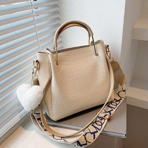 evening bags large-capacity bag female summer messenger 2021 trendy fashion shoulder portable tote bucket
evening bags large-capacity bag female summer messenger 2021 trendy fashion shoulder portable tote bucket