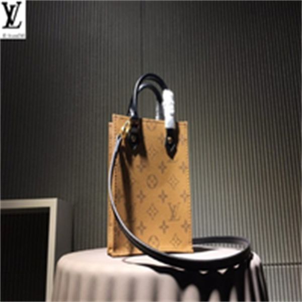 brand designer luxury 8tx3 m015 light coffee color retro style new small square bag women handbags iconic bags handles shoulder bags tot, Red;black
brand designer luxury 8tx3 m015 light coffee color retro style new small square bag women handbags iconic bags handles shoulder bags tot, Red;black