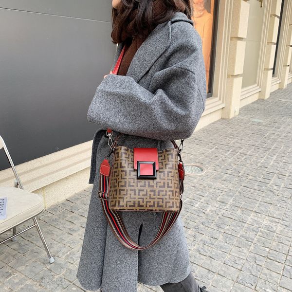 fashion recommended autumn winter, letter, satchel, shoulder bag, shoulder handbags, Black;red
fashion recommended autumn winter, letter, satchel, shoulder bag, shoulder handbags, Black;red