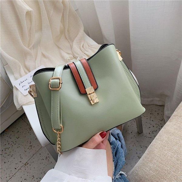 women's bag 2021 style instagram one-shoulder cross-body fashion versatile simple chain bucket elegant messenger cross body
women's bag 2021 style instagram one-shoulder cross-body fashion versatile simple chain bucket elegant messenger cross body