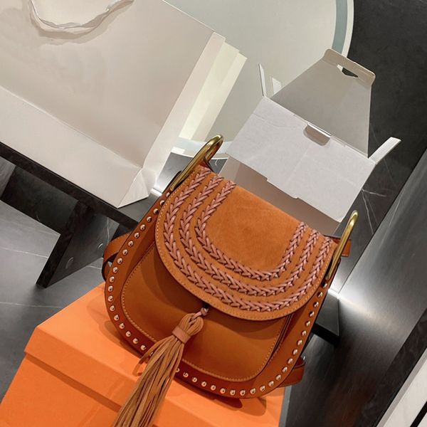 designer saddle bag luxury crossbody women's shoulder bags tassel rivet cowskin genuine leather faux suede fashion brand plain letter c
designer saddle bag luxury crossbody women's shoulder bags tassel rivet cowskin genuine leather faux suede fashion brand plain letter c