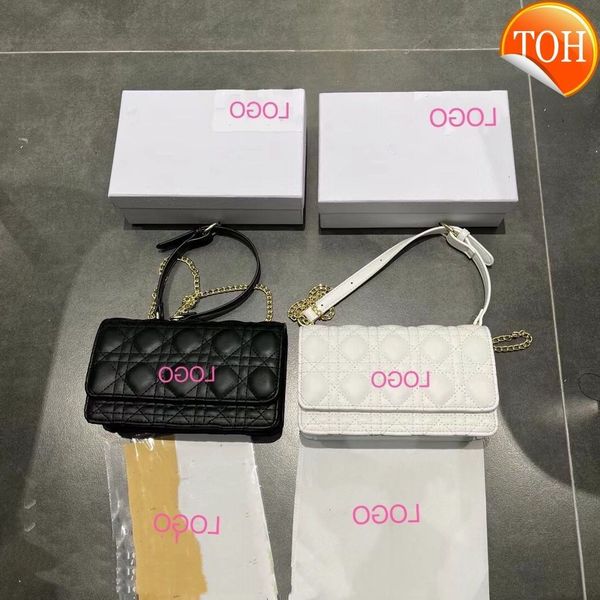 2021 winter new d family fashion rhombic lattice embroidered thread chain small square bag mini horizontal single shoulder messenger 
2021 winter new d family fashion rhombic lattice embroidered thread chain small square bag mini horizontal single shoulder messenger