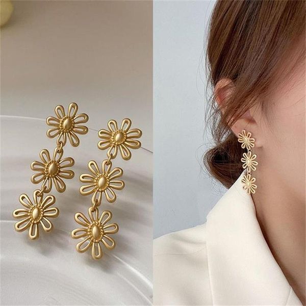 dangle & chandelier linmouge earring for women there hollow flowers gold color with simulated pearly metal earing jewelry fashion gift ef83, Silver
dangle & chandelier linmouge earring for women there hollow flowers gold color with simulated pearly metal earing jewelry fashion gift ef83, Silver