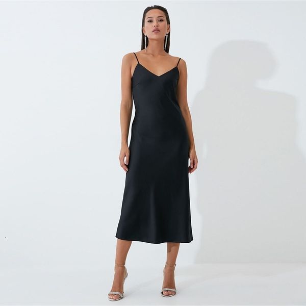 casual dresses women satin sling sleeveless vintage solid backless inside all-match elegant spring new fashion midi a503, Black;gray
casual dresses women satin sling sleeveless vintage solid backless inside all-match elegant spring new fashion midi a503, Black;gray