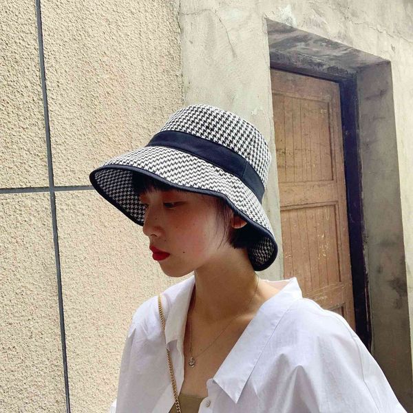 temperament hepburn style thousand bird checkerboard pattern black and white color matching japanese fisherman's hat hat eaves hat, Blue;gray
temperament hepburn style thousand bird checkerboard pattern black and white color matching japanese fisherman's hat hat eaves hat, Blue;gray