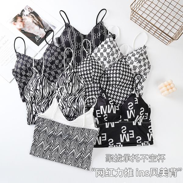 tiktok, red live, ice silk, letter sling, no steel ring, chest, sport, back vest, lady's underwear., Black;white
tiktok, red live, ice silk, letter sling, no steel ring, chest, sport, back vest, lady's underwear., Black;white
