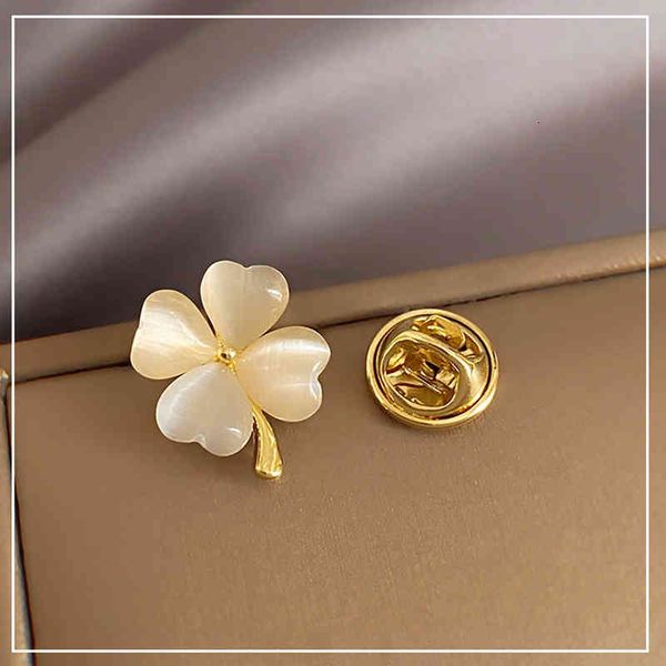 brooch korean mini love cat's eye stone clover high-grade light luxury anti buckle pin suit small incense, Gray
brooch korean mini love cat's eye stone clover high-grade light luxury anti buckle pin suit small incense, Gray