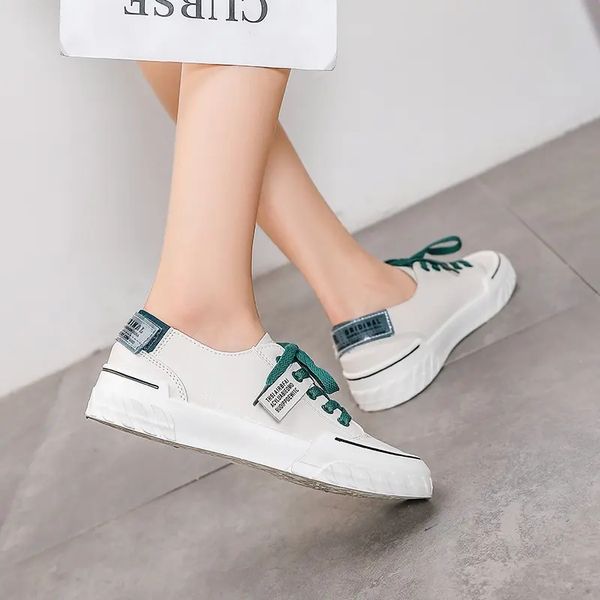 2021 designer running shoes for women white black green fashion womens trainers breathable outdoor sports sneakers size 35-40 15, White;red
2021 designer running shoes for women white black green fashion womens trainers breathable outdoor sports sneakers size 35-40 15, White;red