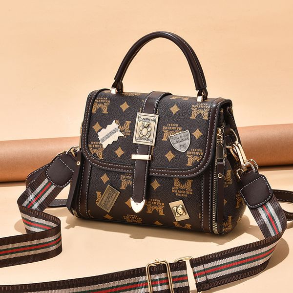 handbag popular bag women's 2021 fashion high-capacity small badge single shoulder messenger, Black;red
handbag popular bag women's 2021 fashion high-capacity small badge single shoulder messenger, Black;red