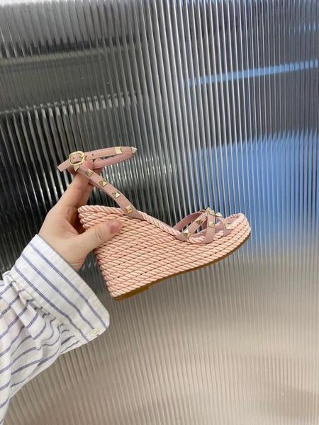 fashion women high heels platform rivet summer sandals, size 35-41 genuine leather plaform shoes sandals, Black
fashion women high heels platform rivet summer sandals, size 35-41 genuine leather plaform shoes sandals, Black