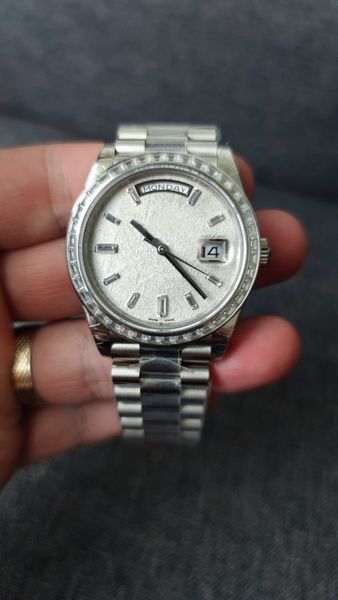 2022 new luxury mens watch day and date ziron diamond bezel scales automatic mechanical movement 904 stainless steel waterproof diameter 40m, Slivery;brown
2022 new luxury mens watch day and date ziron diamond bezel scales automatic mechanical movement 904 stainless steel waterproof diameter 40m, Slivery;brown