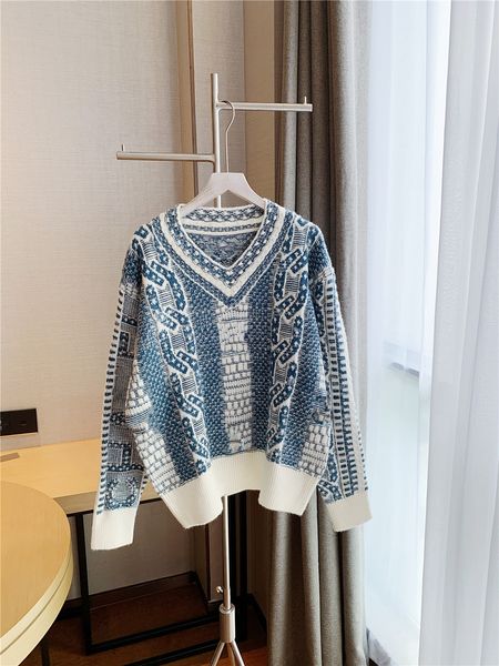 women's sweater fashion catwalk knit pullover v-neck long-sleeved sweater casual loose coat, White;black
women's sweater fashion catwalk knit pullover v-neck long-sleeved sweater casual loose coat, White;black