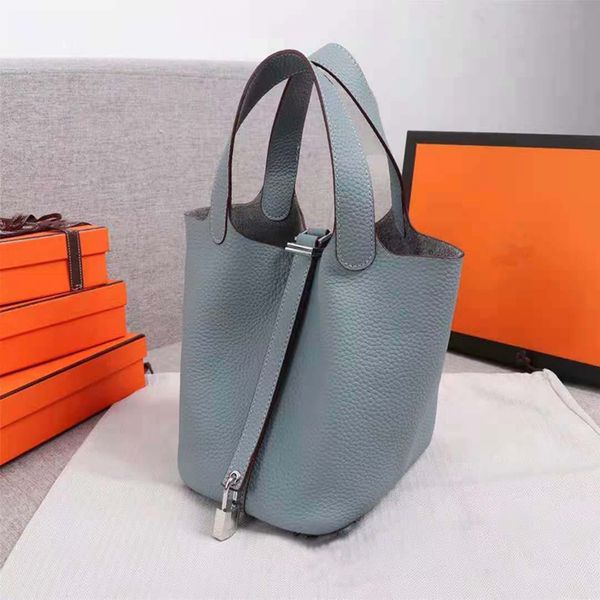 2021 women totes handbag luxurious designers vegetable basket handbags shoulder with original box and serial number 18cm/22cm 05
2021 women totes handbag luxurious designers vegetable basket handbags shoulder with original box and serial number 18cm/22cm 05