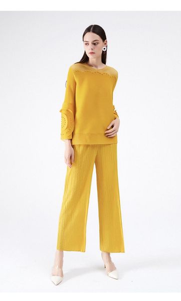 miyake fold three quarter o-neck solid t-shirt +straight-leg pants beaded fight mesh suit in stock women's two piece, White
miyake fold three quarter o-neck solid t-shirt +straight-leg pants beaded fight mesh suit in stock women's two piece, White