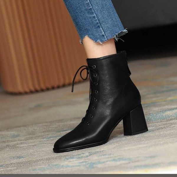 boots soft leather low sandals for women in autumn and winter of 2021, Black 
boots soft leather low sandals for women in autumn and winter of 2021, Black