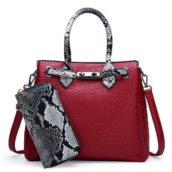 2020 new high-end snake pattern women's style fashion single shoulder portable messenger bag
2020 new high-end snake pattern women's style fashion single shoulder portable messenger bag
