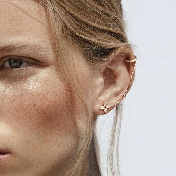 donkey brand clover chain earrings, ear buttons, diamond inlaid high-grade jewelry, women's long earrings, Black
donkey brand clover chain earrings, ear buttons, diamond inlaid high-grade jewelry, women's long earrings, Black
