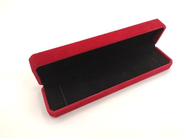 red long jewelry box high-grade fabric suitable for gift wrap 
red long jewelry box high-grade fabric suitable for gift wrap