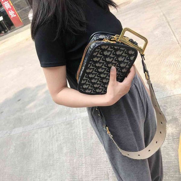 large-capacity handbags2021 tiktok, the same small square bag leisure commuter slanting chest hand handbag zlydesigner bags
large-capacity handbags2021 tiktok, the same small square bag leisure commuter slanting chest hand handbag zlydesigner bags