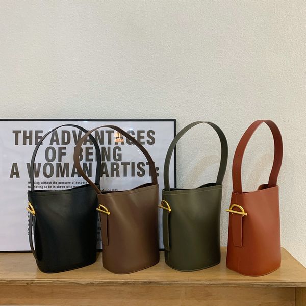 70% off design hand new year 2021 cow leather bucket single shoulder women's bag large capacity niche designer versatile 7758 o1ve, Red;black
70% off design hand new year 2021 cow leather bucket single shoulder women's bag large capacity niche designer versatile 7758 o1ve, Red;black