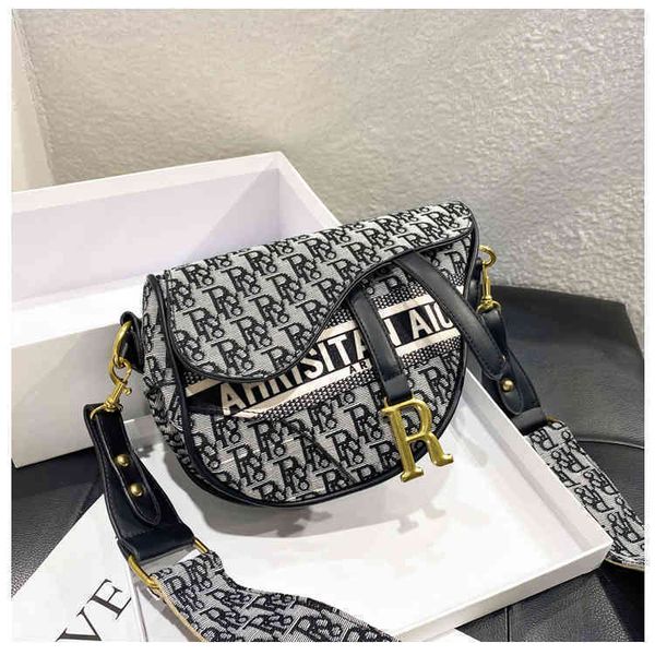 75% off handbag factory store synthetic leather magnetic buckle version simple and fashionable single shoulder diagonal bag, Black;red
75% off handbag factory store synthetic leather magnetic buckle version simple and fashionable single shoulder diagonal bag, Black;red