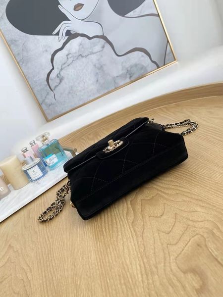 the latest style mini bag 885236 it melts my heart, sheepskin, gold buckles and chains cut off on both sides 01453
the latest style mini bag 885236 it melts my heart, sheepskin, gold buckles and chains cut off on both sides 01453
