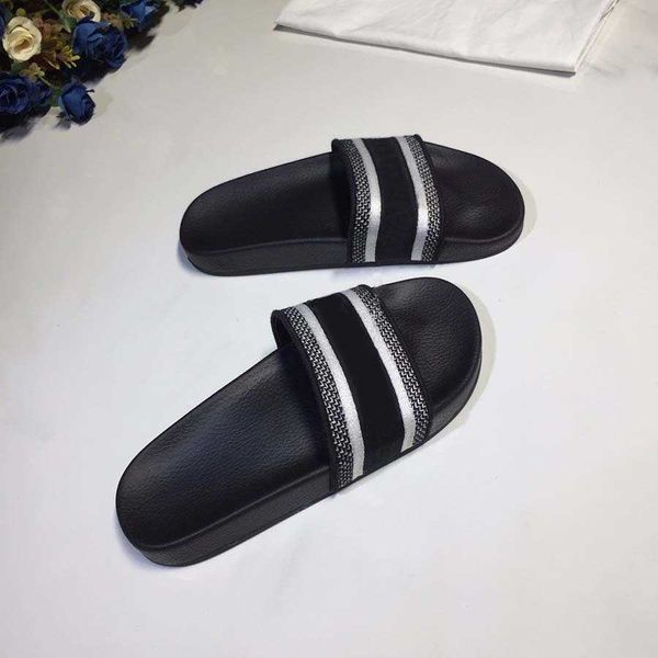 fashion nice looking paris scuffs man and womens slippers summer sandals beach slides ladies flip flops loafers multicolors embroidered zlh, Black
fashion nice looking paris scuffs man and womens slippers summer sandals beach slides ladies flip flops loafers multicolors embroidered zlh, Black