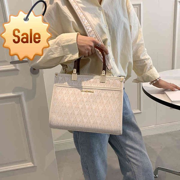 fashion princess bag 2021 new high-grade exquisite high-capacity tote bag foreign style versatile messenger bag
fashion princess bag 2021 new high-grade exquisite high-capacity tote bag foreign style versatile messenger bag