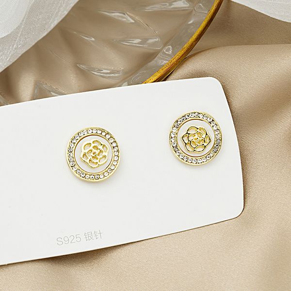 cuffs stud earrings 925 silver needle creative camellia shell round rose
cuffs stud earrings 925 silver needle creative camellia shell round rose