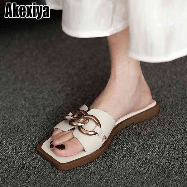 slippers fashion woman metal chain flat slides square toe leather slip on outdoor lady soft casual bc3606 220304, Black
slippers fashion woman metal chain flat slides square toe leather slip on outdoor lady soft casual bc3606 220304, Black