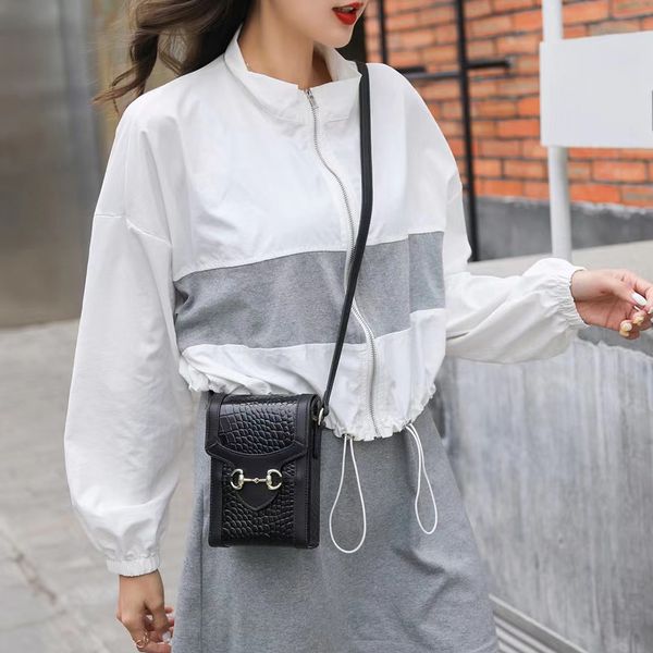 2021 head leather mobile phone bag fashion simple messenger 2021 summer one shoulder personalized women's luxuryss designerss yw
2021 head leather mobile phone bag fashion simple messenger 2021 summer one shoulder personalized women's luxuryss designerss yw