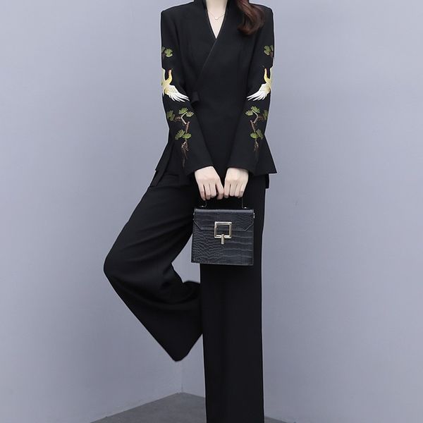 chinese style clothing women embroidered suit for women 2021 new autumn temperament hanfu loose pants two piece sets 12393, Red
chinese style clothing women embroidered suit for women 2021 new autumn temperament hanfu loose pants two piece sets 12393, Red