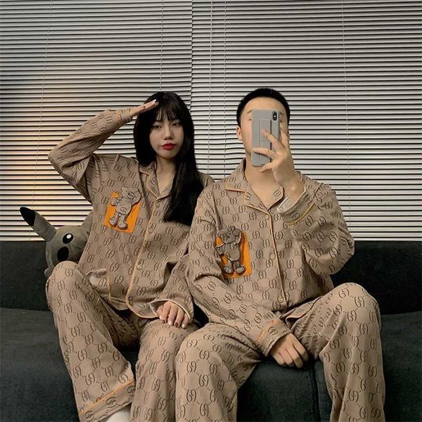 spring women's pajamas set luxury style letter and stripes print sleepwear cotton couple home clothes nightwear for men 211215, Black;red
spring women's pajamas set luxury style letter and stripes print sleepwear cotton couple home clothes nightwear for men 211215, Black;red