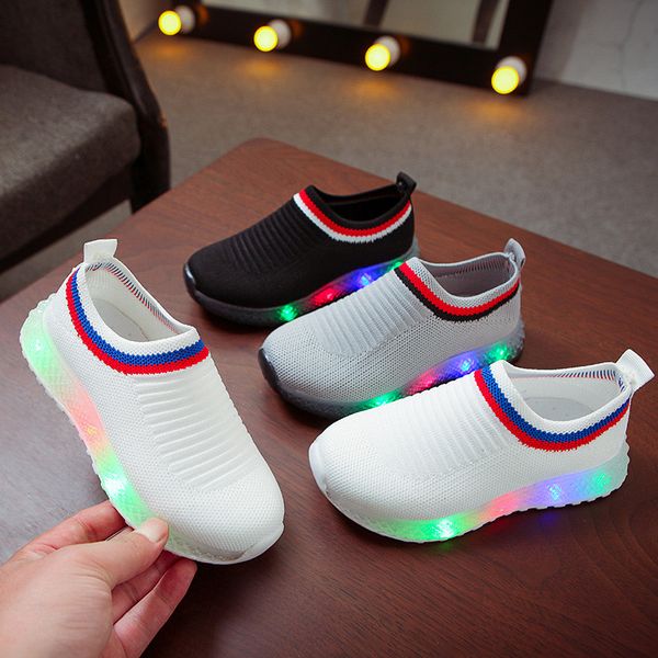 Childrens LED Lights Shoes 2021 Korean Version of The Spring New Flashing Lights Boys and Girls Soft Sole Kids Shoes CS147, 01
Childrens LED Lights Shoes 2021 Korean Version of The Spring New Flashing Lights Boys and Girls Soft Sole Kids Shoes CS147, 01