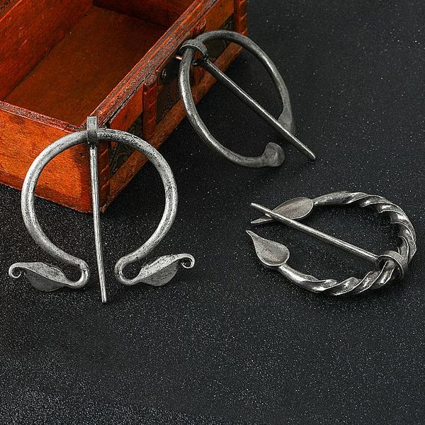 pins, brooches viking-brooch selling men europe and america fashion exaggerated leaf drop shape brooch stylish all-match metal badge, Gray
pins, brooches viking-brooch selling men europe and america fashion exaggerated leaf drop shape brooch stylish all-match metal badge, Gray