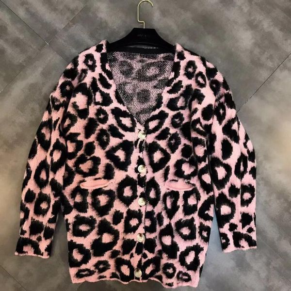 women's sweaters 2021 winter pink leopard knit cardigan v-neck long sleeve color matching pattern woman sweater, White;black
women's sweaters 2021 winter pink leopard knit cardigan v-neck long sleeve color matching pattern woman sweater, White;black