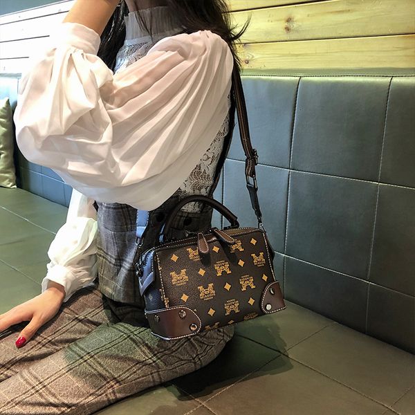 handbag bag women 2021 fashion trend portable women's large capacity diagonal single shoulder pillow
handbag bag women 2021 fashion trend portable women's large capacity diagonal single shoulder pillow