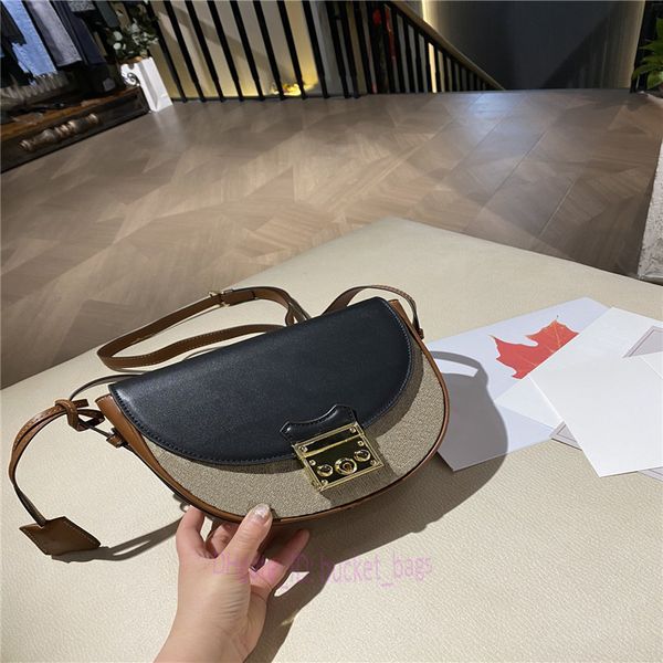 2021 luxury designers lady handbag fashion purses saddle bag patchwork drawstring tote lattice cover half moon bags handbags interior zipper, Red;black
2021 luxury designers lady handbag fashion purses saddle bag patchwork drawstring tote lattice cover half moon bags handbags interior zipper, Red;black